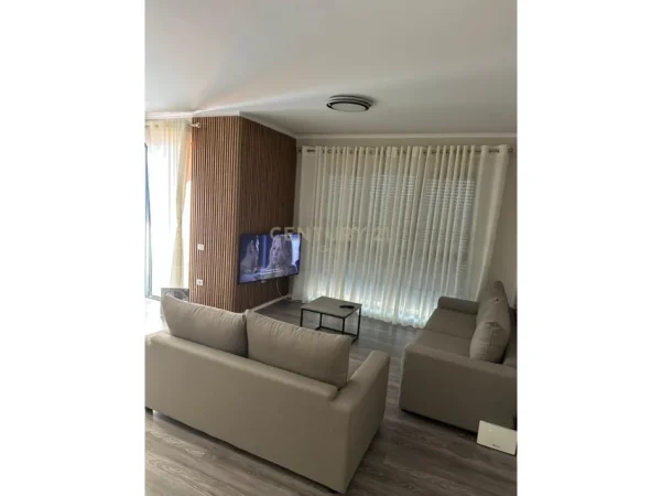 Tirane, jepet me qera apartament 2+1+Ballkon Kati 6, 110 m² 800 € 