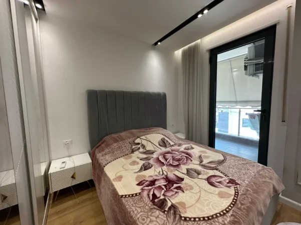 Tirane, jepet me qera apartament 2+1+Ballkon Kati 5, 89 m² 1.000 € (Ish-Fusha e Aviacionit)