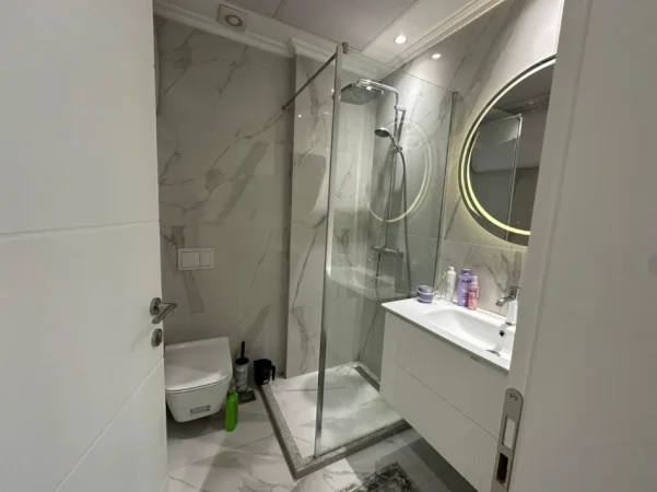 Tirane, jepet me qera apartament 2+1+Ballkon Kati 5, 89 m² 1.000 € (Ish-Fusha e Aviacionit)