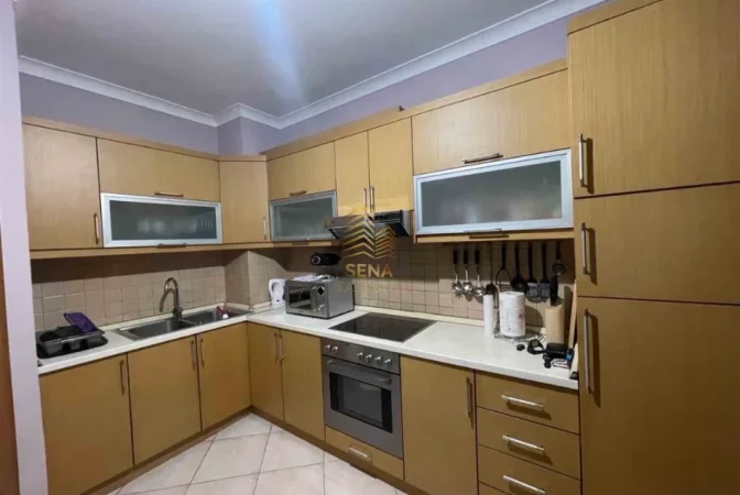 Tirane, jepet me qera apartament 1+1 Kati 4, 74 m² 400 € (Casa Italia)
