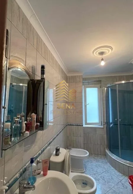 Tirane, jepet me qera apartament 1+1 Kati 4, 74 m² 400 € (Casa Italia)