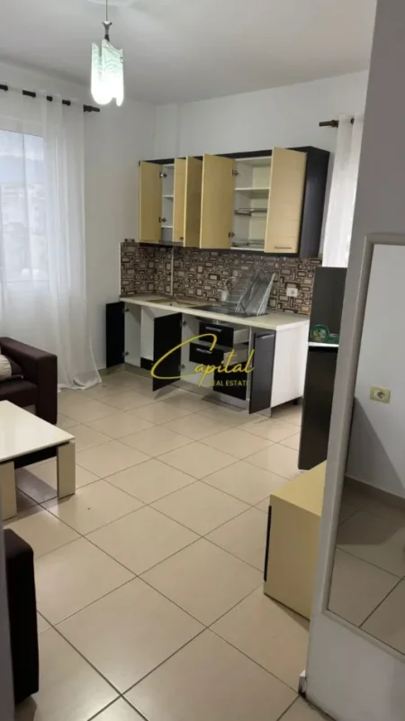 Tirane, jepet me qera apartament 1+1 Kati 3, 60 m² 450 € (5 MAJI)