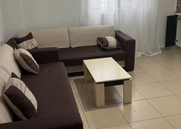 Tirane, jepet me qera apartament 1+1+Aneks+Ballkon Kati 3, 50 m² 450 € (medreseja)