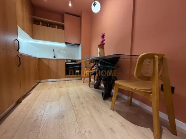 Tirane, jepet me qera apartament 1+1+Aneks+Ballkon Kati 12, 75 m² 900 € (ish ekspozita)
