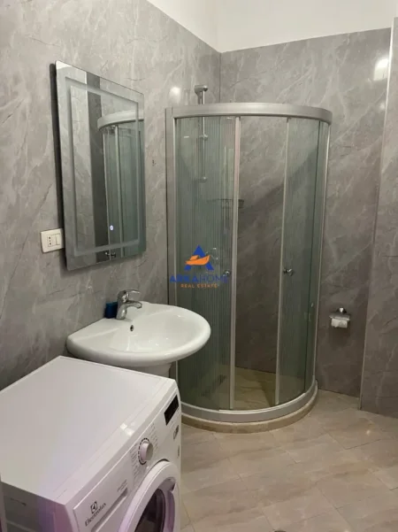 Tirane, jepet me qera apartament 1+1+Ballkon Kati 1, 80 m² 626 € 