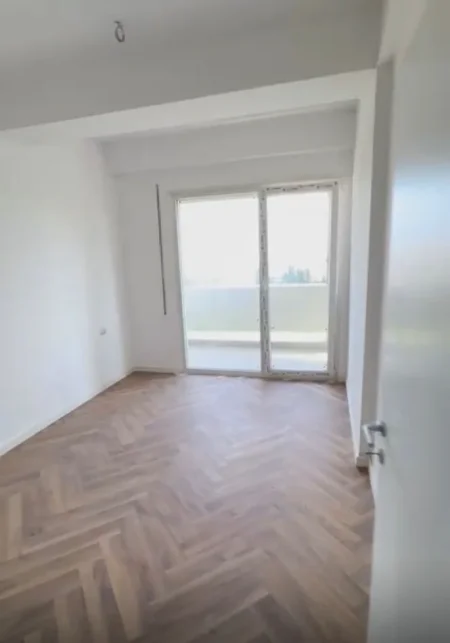 Tirane, jepet me qera zyre , 70 m² 450 € (GOLDEN PARK 3)