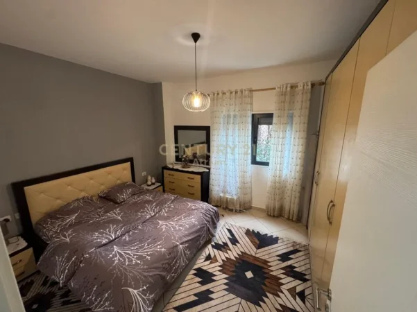 Tirane, shitet apartament 1+1+Ballkon Kati 2, 72 m²