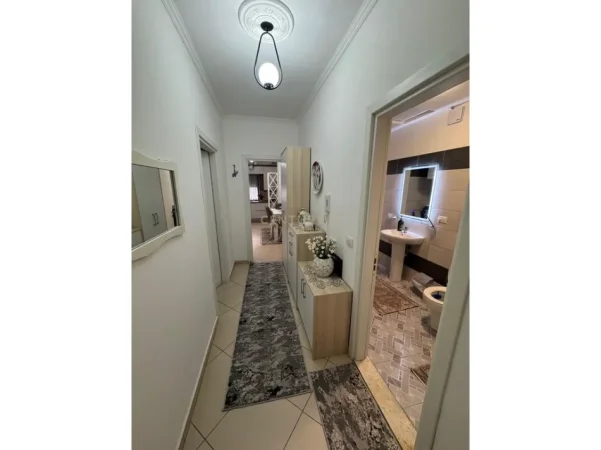 Tirane, shitet apartament 1+1+Ballkon Kati 2, 72 m²