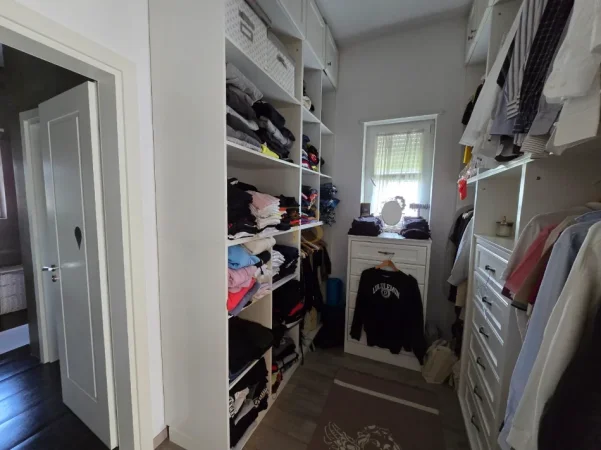 Tirane, shitet Vile 3 Katshe Kati 0, 391 m² 1.600.000 € (prane Tegut)