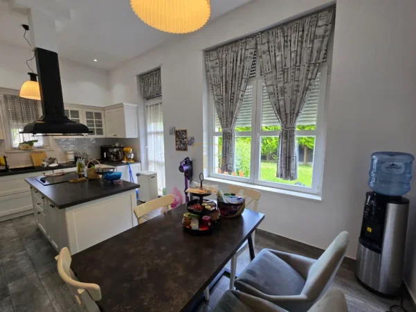 Tirane, shitet Vile 3 Katshe Kati 0, 391 m² 1.600.000 € (prane Tegut)