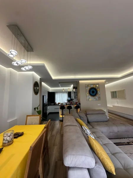 Tirane, shitet apartament 2+1 , 170 m² 498.000 € 