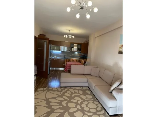 Shqiperi, jepet me qera apartament 2+1+Aneks+Ballkon Kati 6, 97 m² 600 € (besim alla)