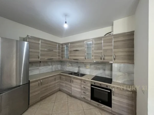 Tirane, jepet me qera apartament 2+1 Kati 6, 105 m² 550 € 