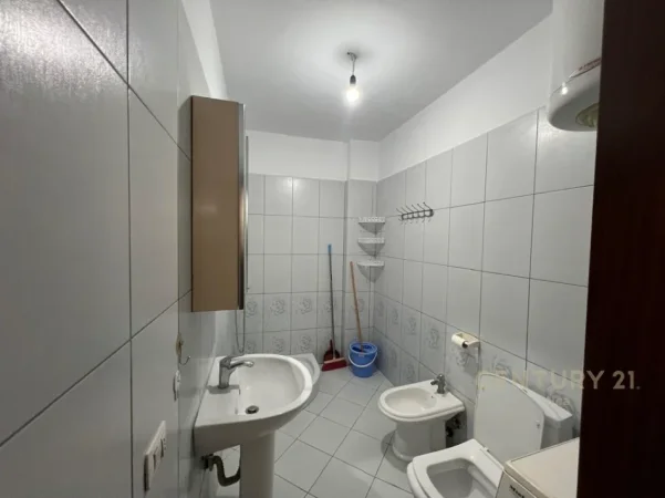 Tirane, jepet me qera apartament 2+1 Kati 6, 105 m² 550 € 