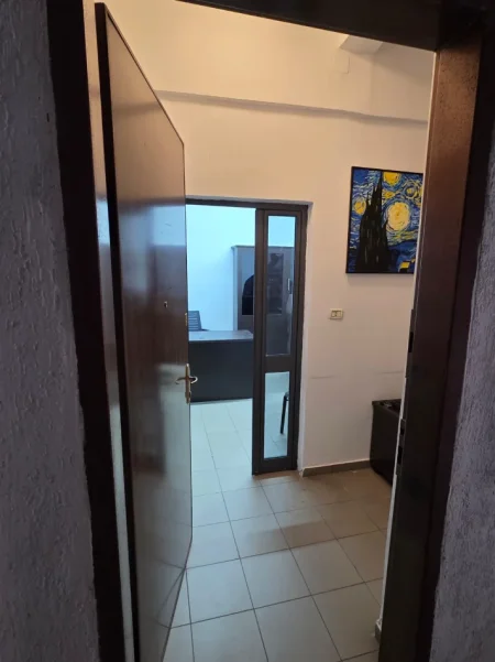 Tirane, jepet me qera Kati 0, 500 euro