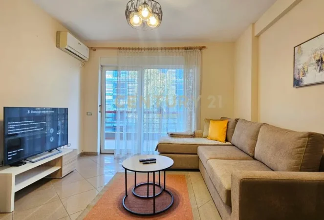 Tirane, jepet me qera apartament 2+1 Kati 4, 130 m² 800 € (Liqeni i Thate)