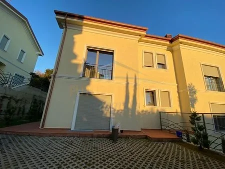 Tirane, shitet Vile 3 Katshe Kati 0, 380 m² 825.000 € 