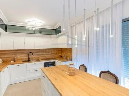 Tirane, shitet Vile 3 Katshe Kati 0, 380 m² 825.000 € 