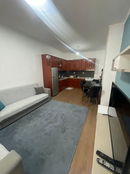 Jepet me qira apartament 2+1 , 400 € , ne Fresk