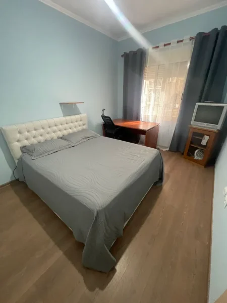 Jepet me qira apartament 2+1 , 400 € , ne Fresk