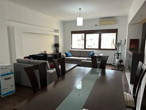 Tirane, jepet me qera apartament 2+1 Kati 7, 850 m² 850 € (RRUGA E ELBASANIT)