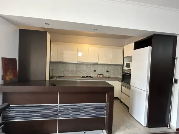 Tirane, jepet me qera apartament 2+1 Kati 7, 850 m² 850 € (RRUGA E ELBASANIT)