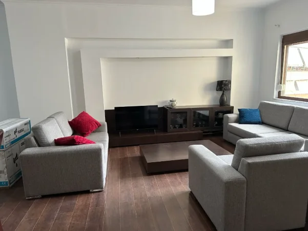 Tirane, jepet me qera apartament 2+1 Kati 7, 850 m² 850 € (RRUGA E ELBASANIT)