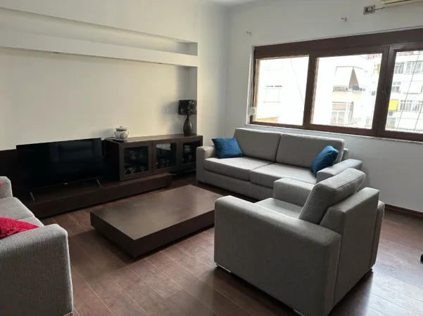 Tirane, jepet me qera apartament 2+1 Kati 7, 850 m² 850 € (RRUGA E ELBASANIT)