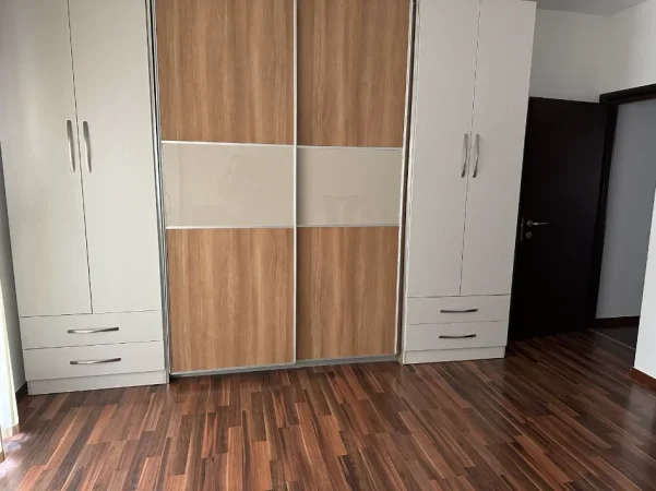 Tirane, jepet me qera apartament 2+1 Kati 7, 850 m² 850 € (RRUGA E ELBASANIT)