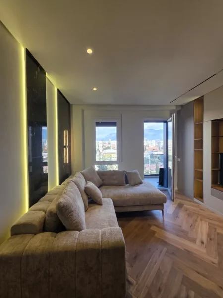 Tirane, jepet me qera apartament 2+1 Kati 6, 900 € (rruga don bosko)