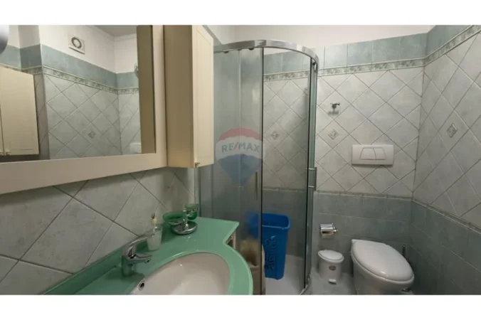 Tirane, jepet me qera apartament 2+1+Ballkon , 120 m² 1.500 € (liceu)