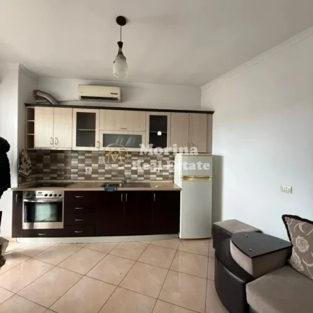 Tirane, jepet me qera apartament 1+1 Kati 5, 60 m² 400 € (Xhamlliku)