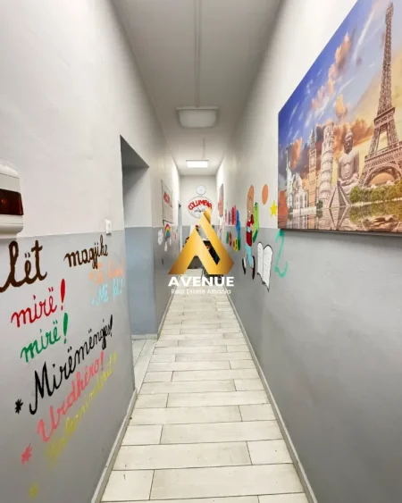 Tirane, jepet me qera ambjent biznesi Kati 3, 100 m² 850 € 