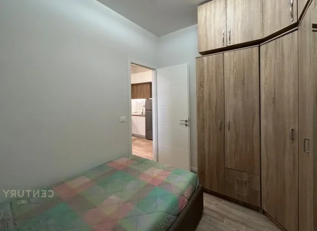 Tirane, jepet me qera apartament 1+1 Kati 4, 70 m² 650 € (Komuna e Parisit)