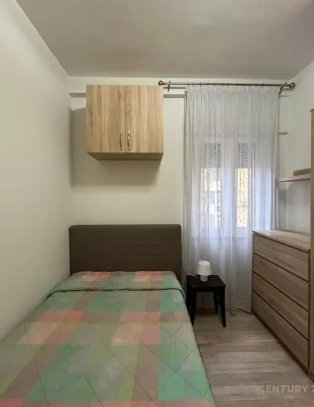 Tirane, jepet me qera apartament 1+1 Kati 4, 70 m² 650 € (Komuna e Parisit)