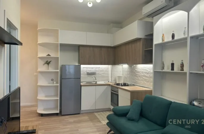 Tirane, jepet me qera apartament 1+1 Kati 4, 70 m² 650 € (Komuna e Parisit)
