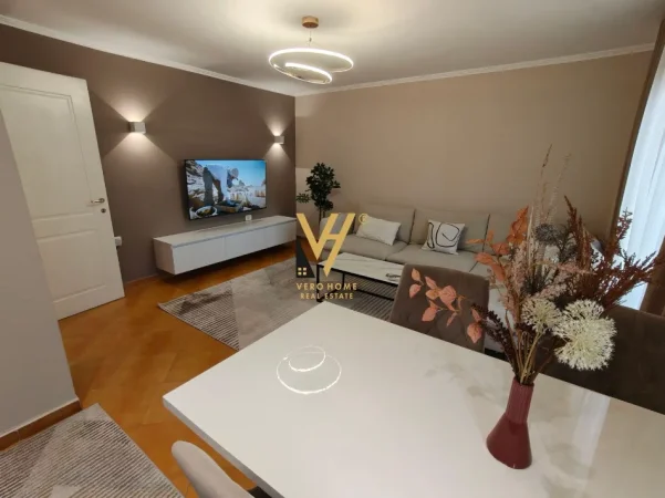 Tirane, shitet apartament 1+1+Ballkon Kati 4, 64 m² 150.000 € (SELVIA)