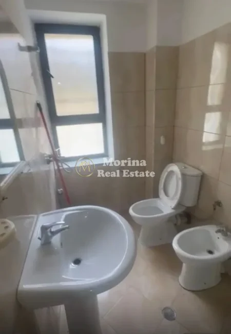 Tirane, jepet me qera apartament 1+1 Kati 1, 60 m² 450 € (Medreseja)