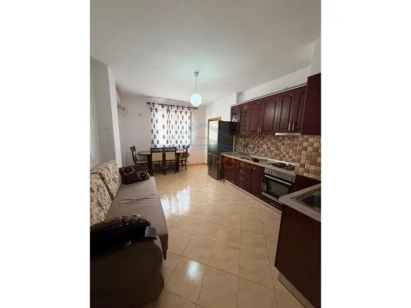 Tirane, shitet apartament 2+1+2 Kati 5, 92 m² 125.000 € (FRESK , Prane Flamingo)