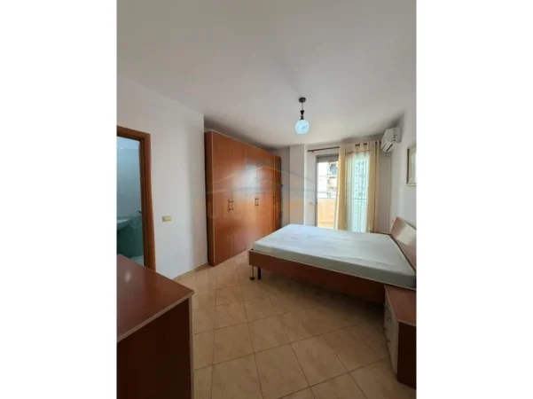 Tirane, shitet apartament 2+1+2 Kati 5, 92 m² 125.000 € (FRESK , Prane Flamingo)