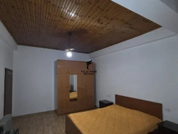 Tirane, jepet me qera apartament 1+1+Ballkon Kati 3, 75 m² 400 € (OXHAKU)