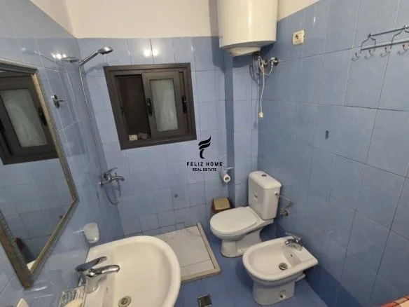 Tirane, jepet me qera apartament 1+1+Ballkon Kati 3, 75 m² 400 € (OXHAKU)