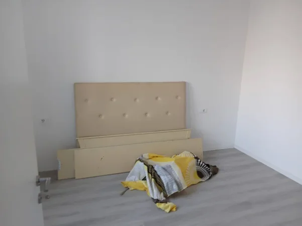 Tirane, jepet me qera apartament 1+1 Kati 3, 60 m² 450 € (Laprake)