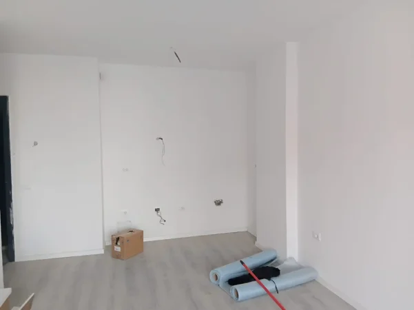 Tirane, jepet me qera apartament 1+1 Kati 3, 60 m² 450 € (Laprake)