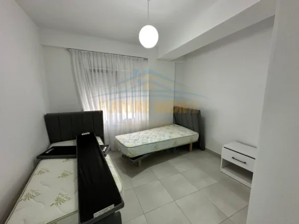 Tirane, jepet me qera apartament 1+1+Ballkon Kati 3, 116 m² 685 € (Rezidenca Kodra e Diellit)