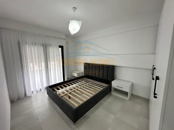 Tirane, jepet me qera apartament 1+1+Ballkon Kati 3, 116 m² 685 € (Rezidenca Kodra e Diellit)