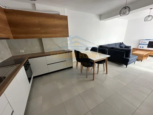 Tirane, jepet me qera apartament 1+1+Ballkon Kati 3, 116 m² 685 € (Rezidenca Kodra e Diellit)