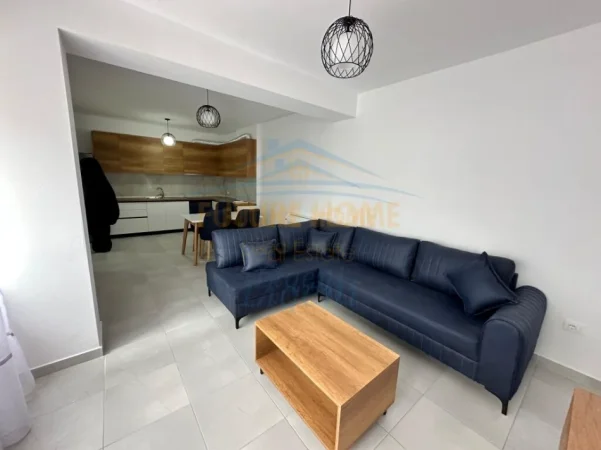 Tirane, jepet me qera apartament 1+1+Ballkon Kati 3, 116 m² 685 € (Rezidenca Kodra e Diellit)
