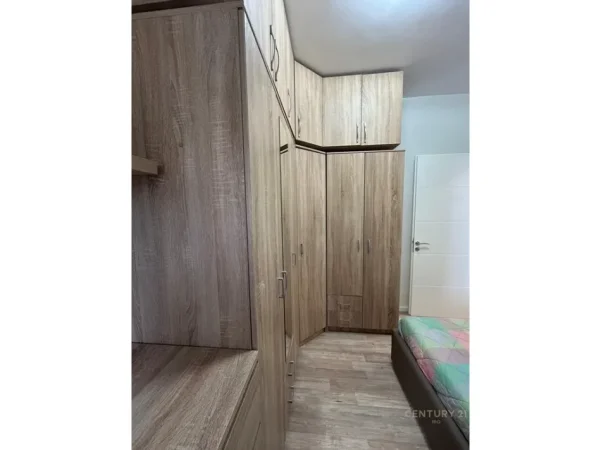 Tirane, jepet me qera apartament 1+1 Kati 4, 70 m² 650 € 