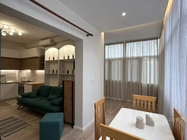 Tirane, jepet me qera apartament 1+1 Kati 4, 70 m² 650 € 